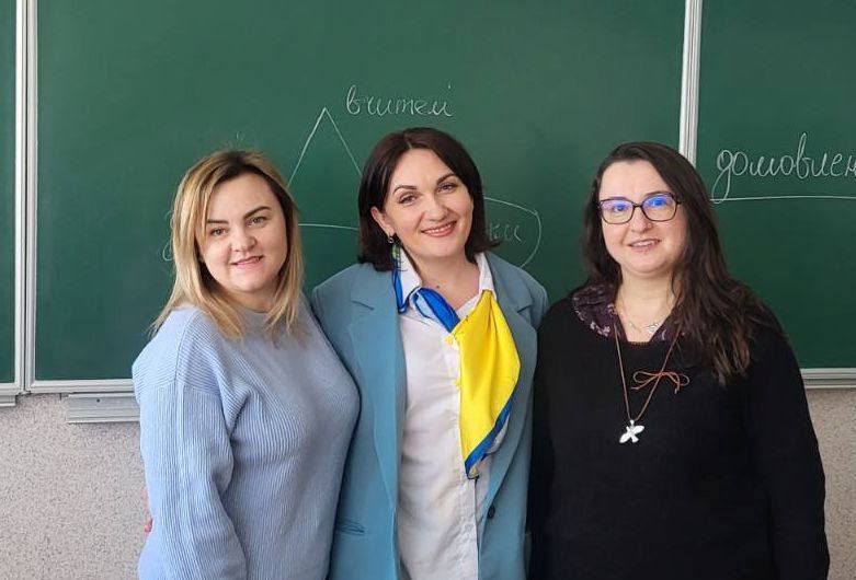 Фото з господинями пари